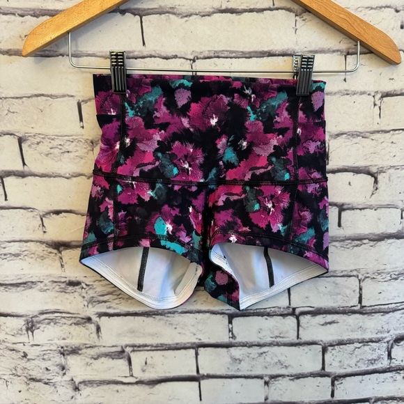 Lululemon Athletica Shorts Wunder Shorts 2" Midnight Bloom SZ 4 - Picture 4 of 4